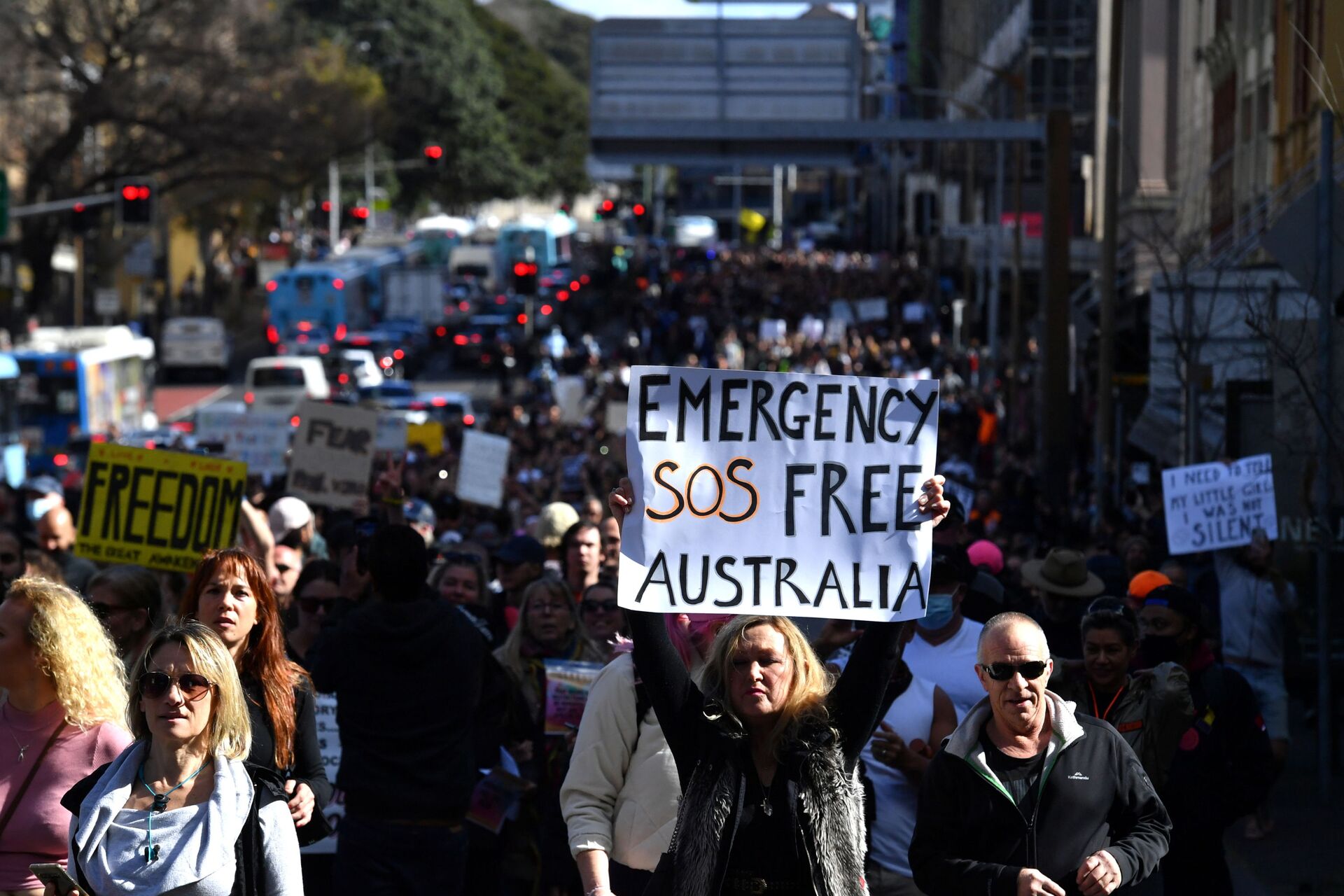 Protesters march through the city centre during an anti-lockdown rally as an outbreak of the coronavirus disease (COVID-19) affects Sydney, Australia, July 24, 2021. - Sputnik International, 1920, 18.09.2021