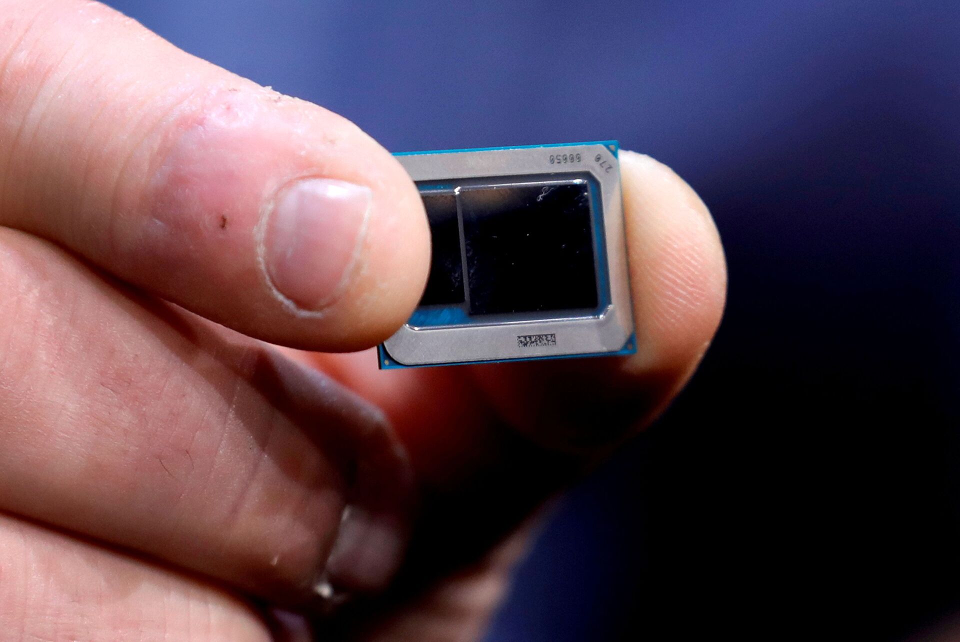 An Intel Tiger Lake chip is displayed at an Intel news conference during the 2020 CES in Las Vegas, Nevada, U.S. January 6, 2020.  - Sputnik International, 1920, 07.09.2021