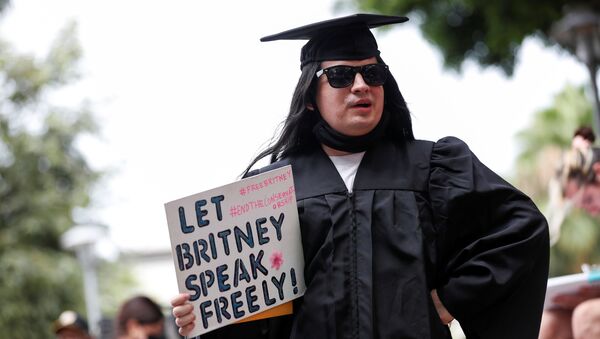 William Henry holds a sign in support of pop star Britney Spears on the day of a conservatorship case hearing at Stanley Mosk Courthouse in Los Angeles, California, U.S., July 26, 2021 - Sputnik International
