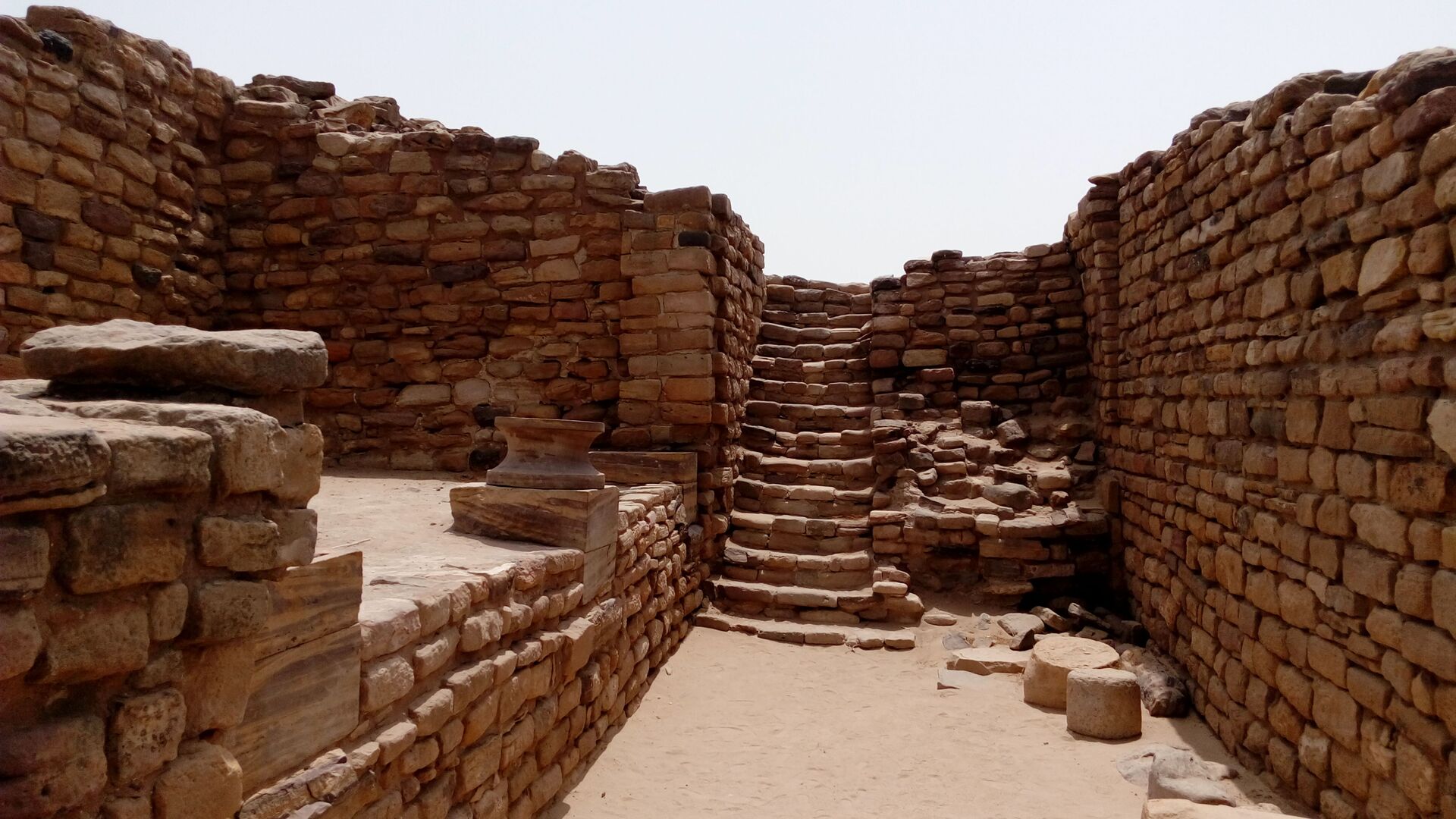 East Gate of Dholavira, Indus Valley Civilization site in Gujarat, India - Sputnik International, 1920, 15.09.2022
