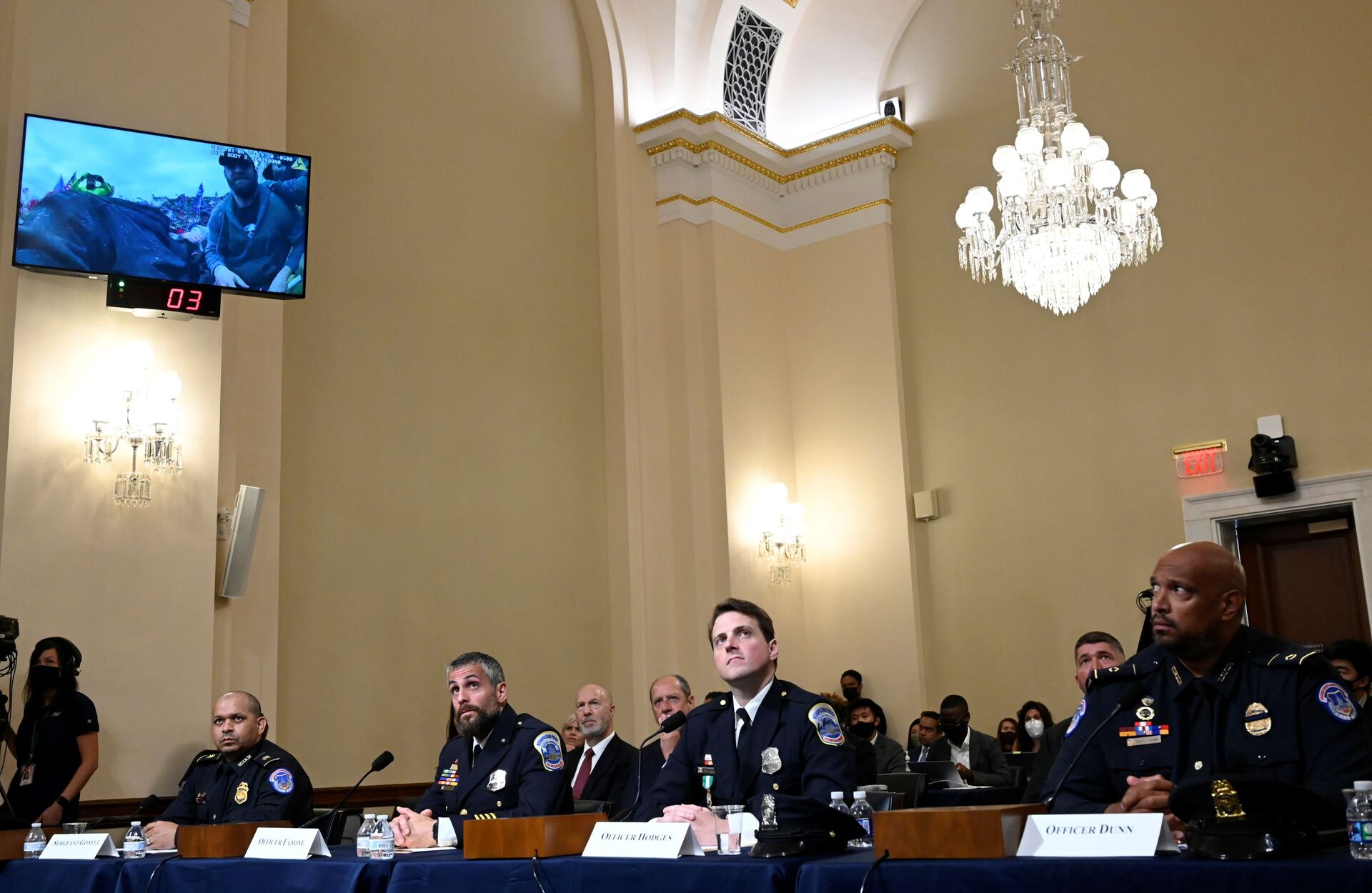 U.S. Capitol Police officer Sgt. Aquilino Gonell, DC Metropolitan Police Department officer Michael Fanone, DC Metropolitan Police Department officer Daniel Hodges and US Capitol Police officer Harry Dunn  watch a video of the Jan. 6 Attack during a hearing of the House select committee investigating the Jan. 6 attack, on the Capitol Hill, in Washington, U.S., July 27, 2021.  - Sputnik International, 1920, 07.09.2021