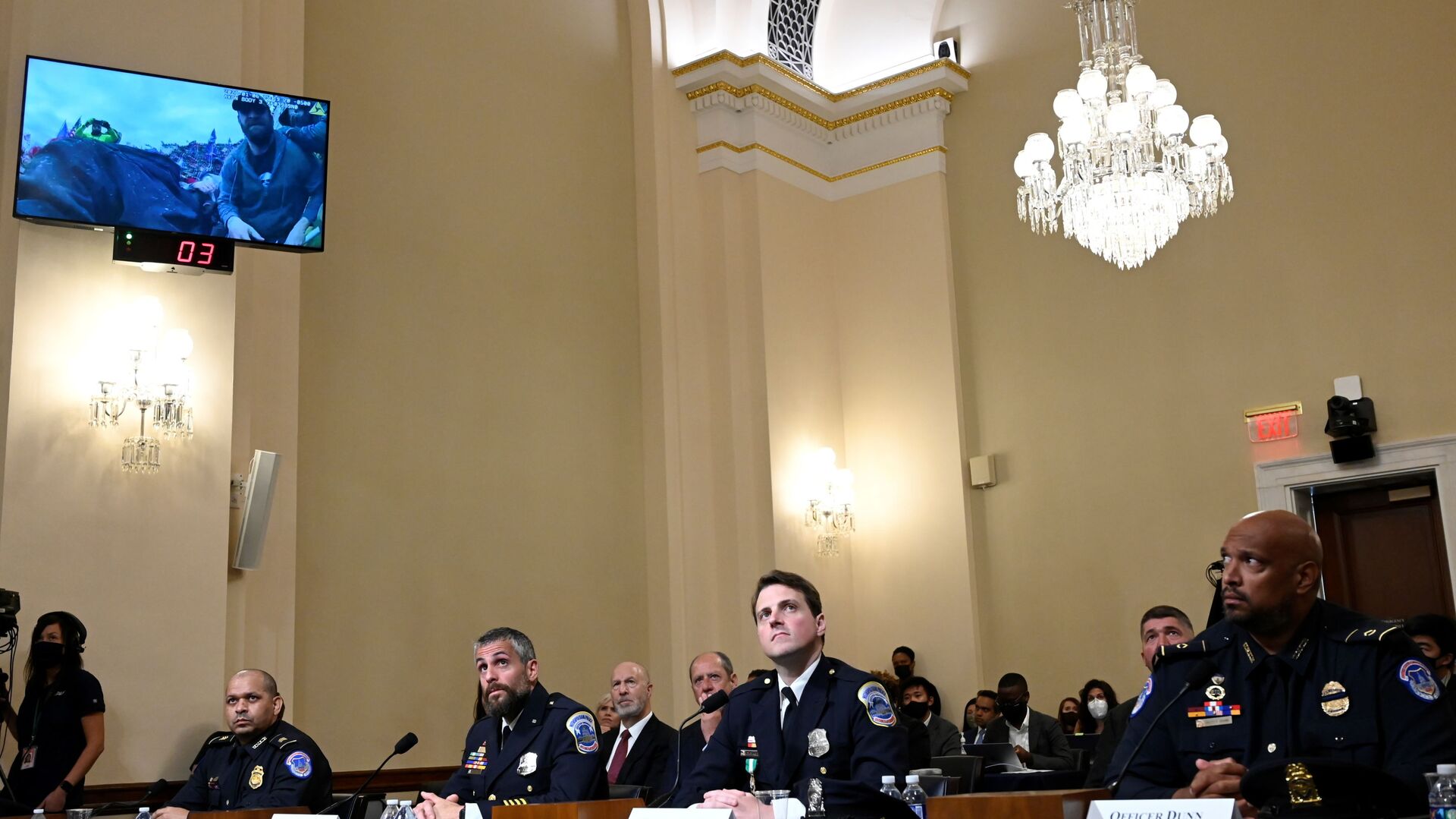 U.S. Capitol Police officer Sgt. Aquilino Gonell, DC Metropolitan Police Department officer Michael Fanone, DC Metropolitan Police Department officer Daniel Hodges and US Capitol Police officer Harry Dunn  watch a video of the Jan. 6 Attack during a hearing of the House select committee investigating the Jan. 6 attack, on the Capitol Hill, in Washington, U.S., July 27, 2021.  - Sputnik International, 1920, 27.07.2021