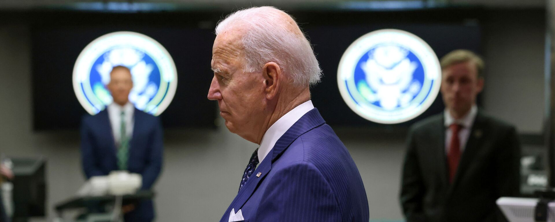  U.S. President Joe Biden tours the National Counterterrorism Center Watch Floor during a visit to the Office of the Director of National Intelligence in nearby McLean, Virginia outside Washington, U.S., July 27, 2021 - Sputnik International, 1920, 28.07.2021
