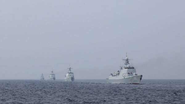 A destroyer formation leading by the Type 052 guided-missile destroyer Kunming (Hull 172) steams at an undisclosed sea area during a maritime actual combat training exercise in late April, 2018. They are attached to a destroyer flotilla with the navy under the PLA Southern Theater Command. - Sputnik International