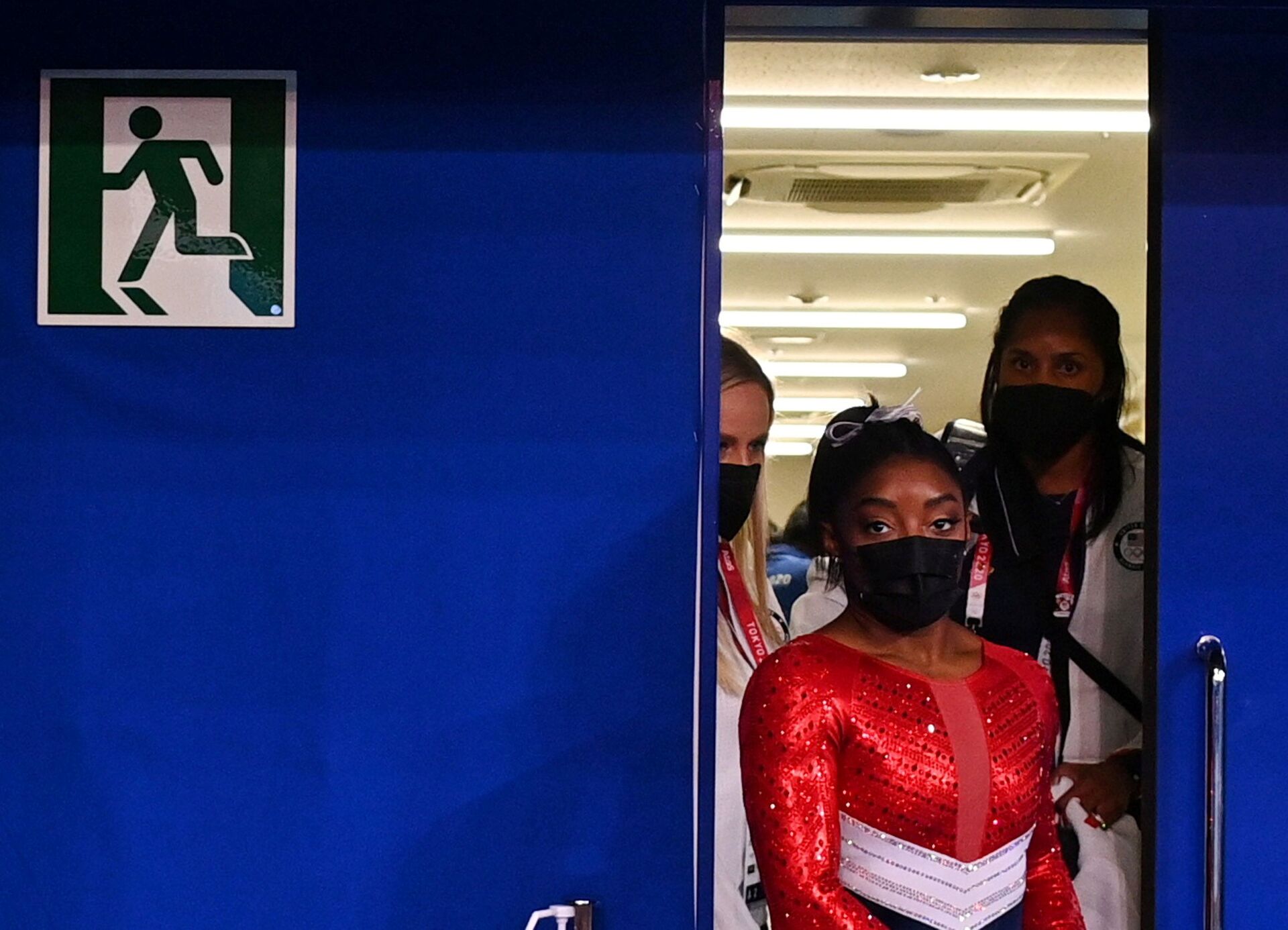 Tokyo 2020 Olympics - Gymnastics - Artistic - Women's Team - Final - Ariake Gymnastics Centre, Tokyo, Japan - July 27, 2021. Simone Biles of the United States wearing a protective face mask is seen leaving a medical station during the final  - Sputnik International, 1920, 07.09.2021