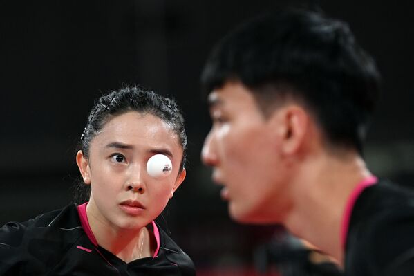 South Korea's Lee Sang-su (R) and Jeon Ji-hee compete against Taiwan's Lin Yun-ju and Cheng I-ching during their mixed doubles quarterfinals table tennis match at the Tokyo Metropolitan Gymnasium during the Tokyo 2020 Olympic Games. - Sputnik International