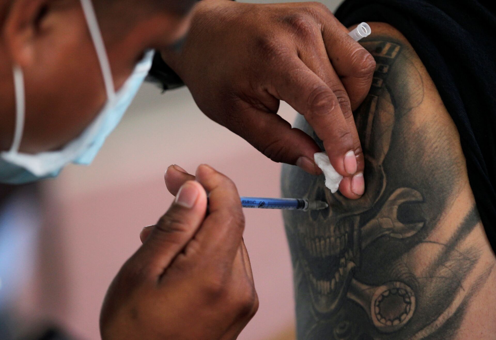 A man receives a dose of AstraZeneca coronavirus disease (COVID-19) vaccine, during a mass vaccination in Guadalupe, on the outskirts of Monterrey, Mexico July 22, 2021 - Sputnik International, 1920, 14.09.2021