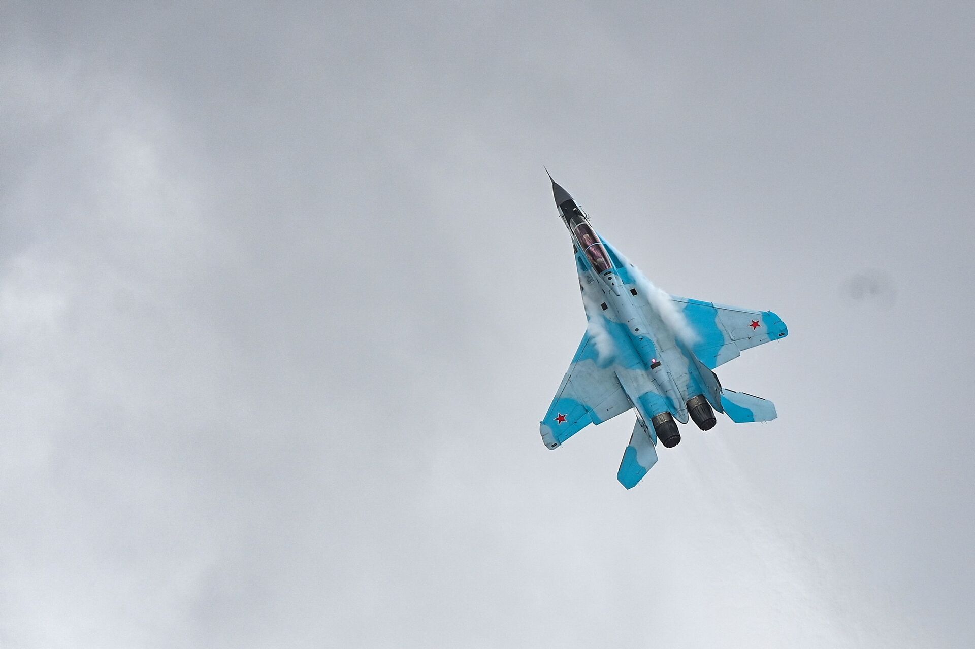 Upgraded Russian fourth-generation jet Su-35 NATO reporting names: Flanker-E) during MAKS-2021 air show - Sputnik International, 1920, 12.08.2024