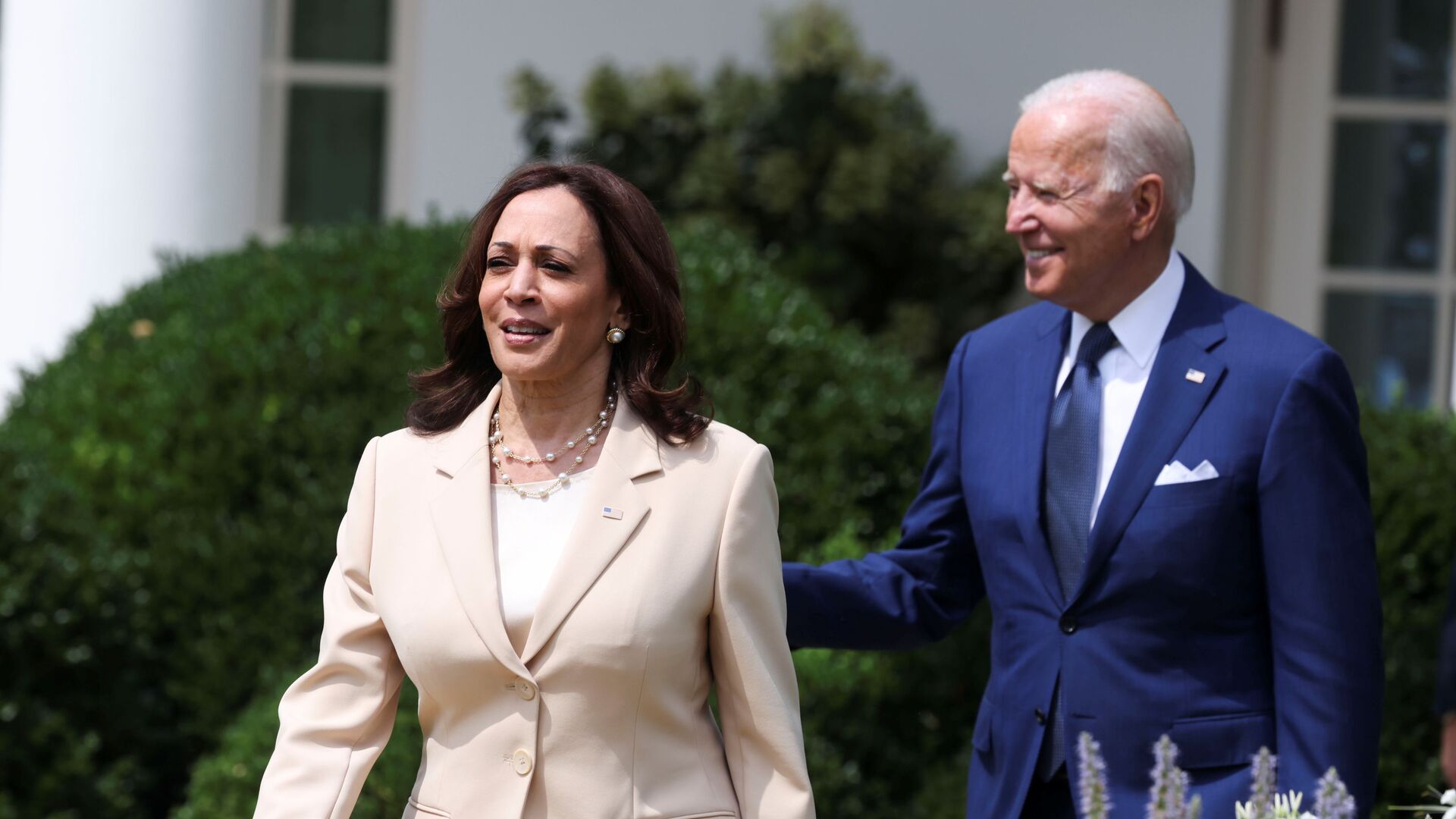 U.S. President Joe Biden and Vice President Kamala Harris arrive for an event to celebrate the 31st anniversary of the Americans with Disabilities Act (ADA) in the White House Rose Garden in Washington, U.S., July 26, 2021 - Sputnik International, 1920, 08.04.2022