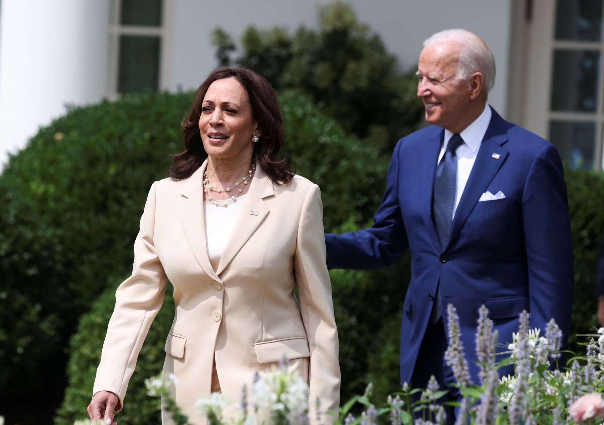 U.S. President Joe Biden and Vice President Kamala Harris arrive for an event to celebrate the 31st anniversary of the Americans with Disabilities Act (ADA) in the White House Rose Garden in Washington, U.S., July 26, 2021 - Sputnik International, 1920, 07.09.2021