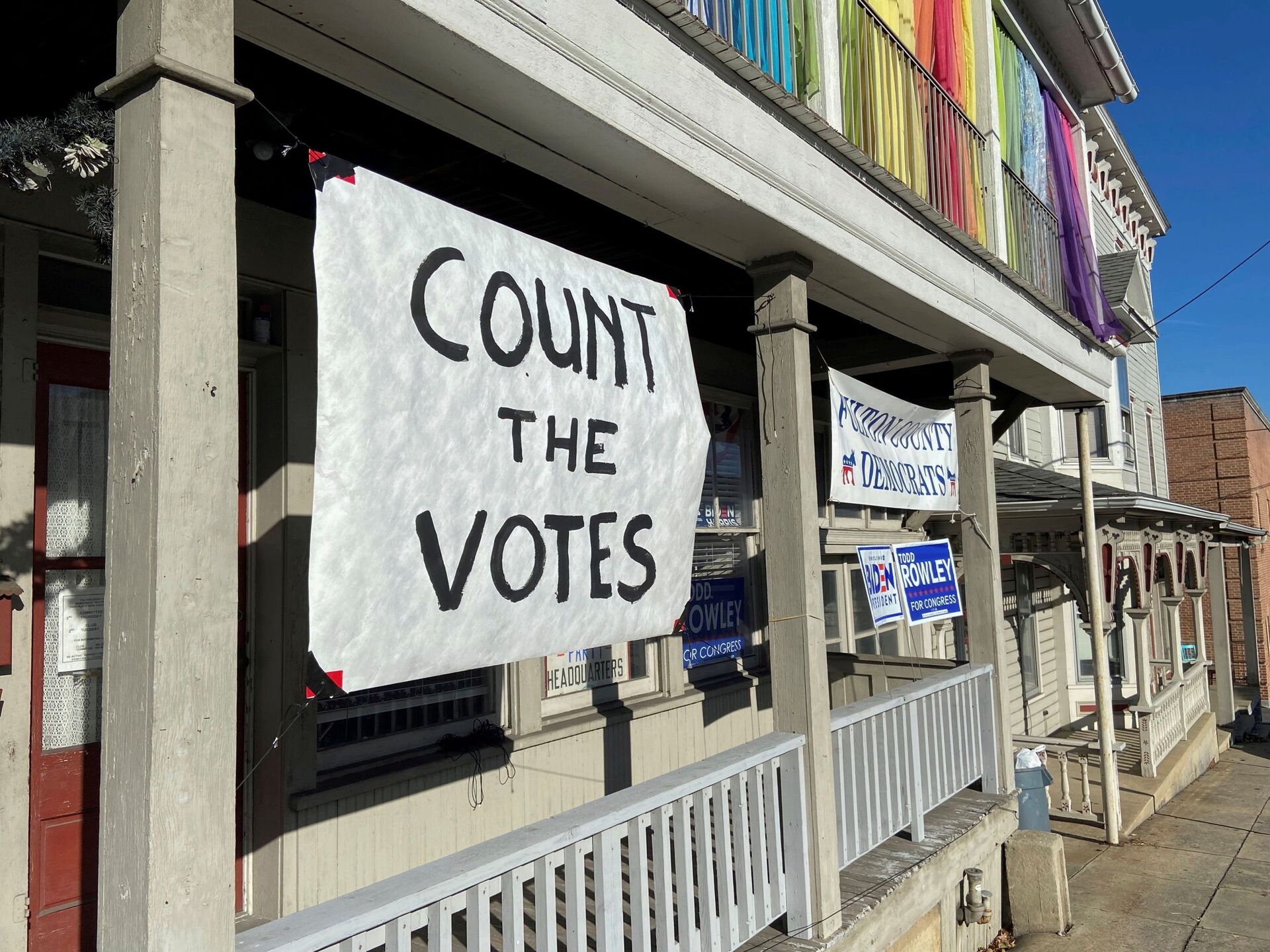 A sign urging people to vote is seen on the porch of the Democratic Party's Fulton County headquarters on Election Day in McConnellsburg, Pennsylvania November 3, 2020. Picture taken November 3, 2020. - Sputnik International, 1920, 06.01.2022