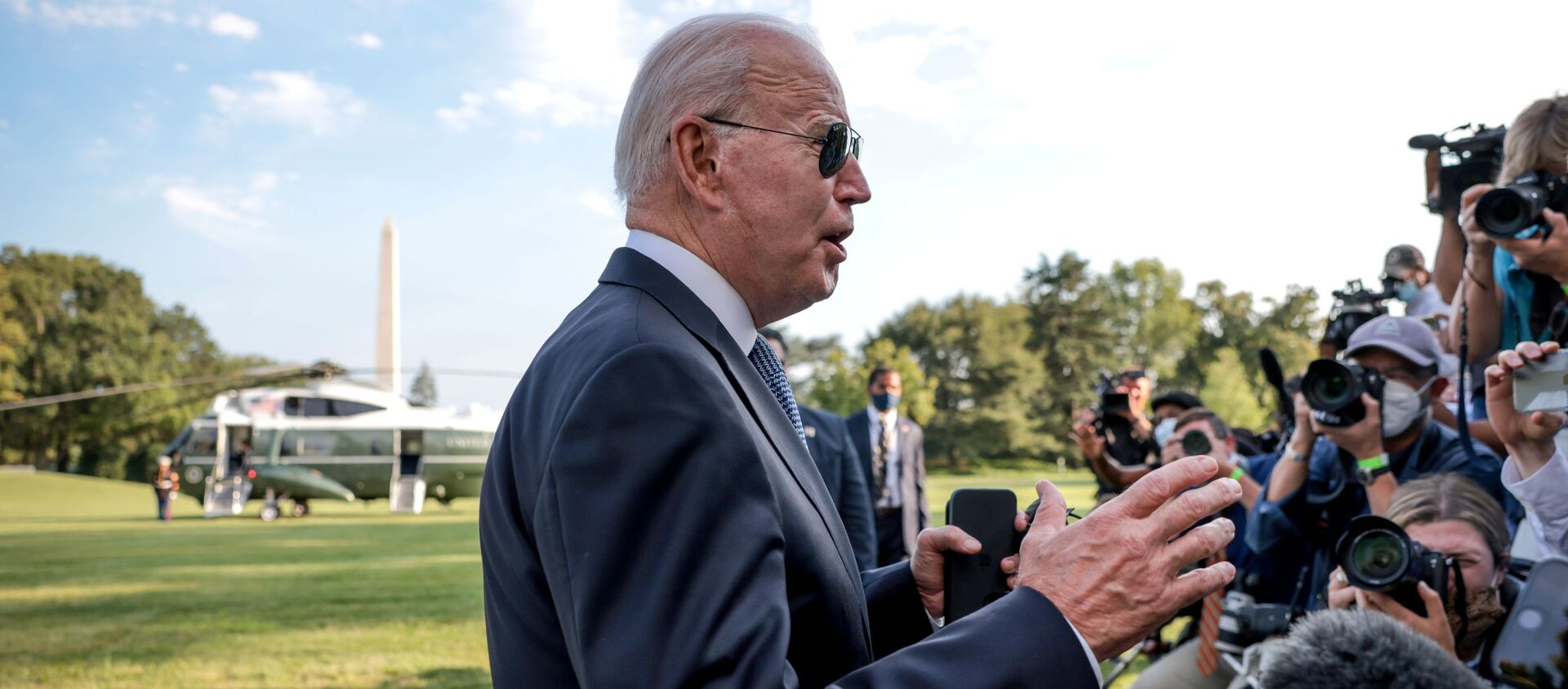 U.S. President Joe Biden speaks to reporters outside the White House in Washington, U.S., before departing the White House for a weekend in Camp David, July 30, 2021. REUTERS/Evelyn Hockstein - Sputnik International, 1920, 01.08.2021