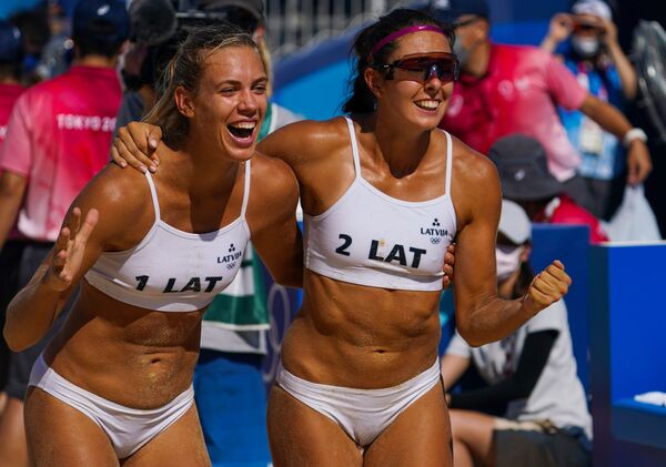 Latvian duo Tina Graudina and Anastasija Kravcenoka react after defeating the Russian team in the 1/8 beach volleyball event. - Sputnik International
