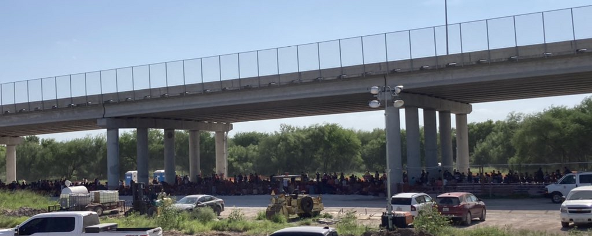 Situation at the Customs and Border Patrol's migrant processing facility underneath the Anzalduas International Bridge in Mission, Texas. - Sputnik International, 1920, 02.08.2021