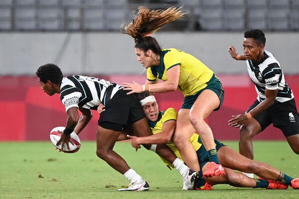 Fiji's Ana Maria Naimasi (L) is tackled by Australia's Evania Pelite (bottom) and Charlotte Caslick (top) in the women's quarter-final rugby sevens match between Fiji and Australia. - Sputnik International
