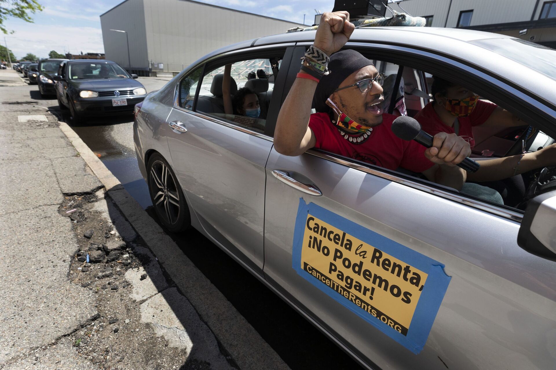In this May 30, 2020, file photo, a car caravan calling for the cancellation of rents during the coronavirus pandemic prepares to parade through Boston. The pandemic has shut housing courts and prompted authorities around the U.S. to initiate policies protecting renters from eviction. But not everyone is covered, and some landlords are turning to threats and harassment to force tenants out. - Sputnik International, 1920, 07.09.2021