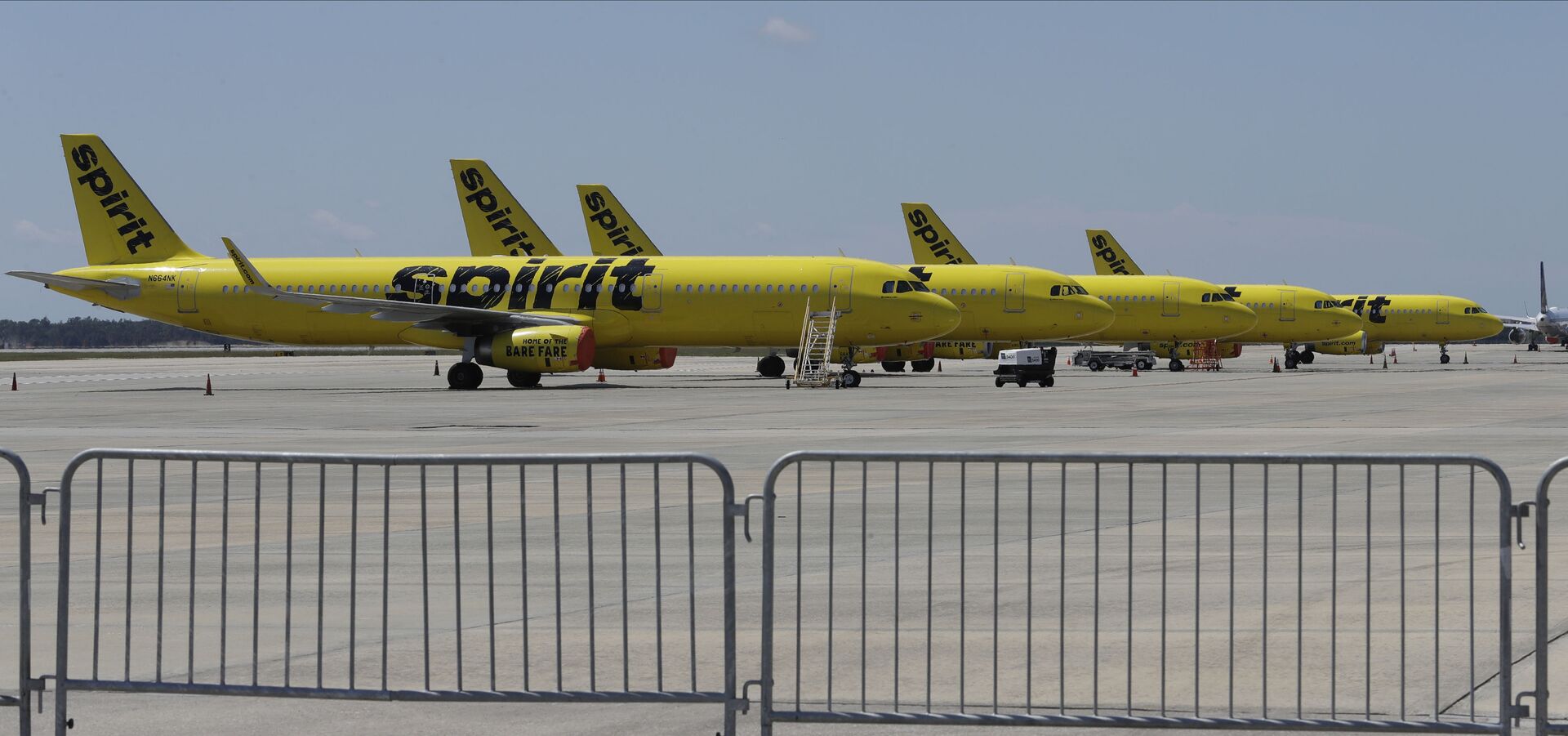 A line of Spirit Airlines jets sit on the tarmac at the Orlando International Airport Wednesday, May 20, 2020, in Orlando, Fla. Air travel is down during the coronavirus outbreak. - Sputnik International, 1920, 07.09.2021