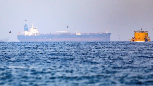 Mercer Street, an Israeli-managed oil tanker that was attacked off the coast of Oman, is seen near Fujairah Port in United Arab Emirates, August 3, 2021. - Sputnik International