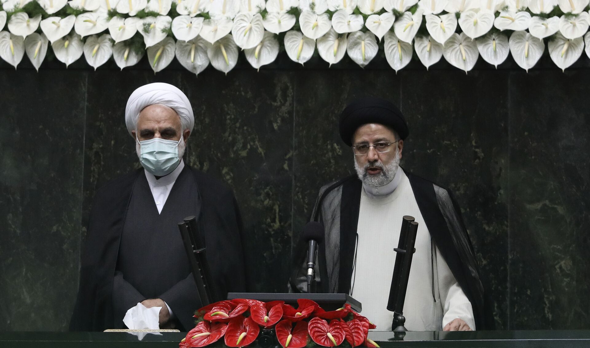 President Ebrahim Raisi, right, takes his oath as president, as Judiciary Chief Gholamhossein Mohseni Ejehi listens in a ceremony at the parliament in Tehran, Iran, Thursday, Aug. 5, 2021.  - Sputnik International, 1920, 07.09.2021