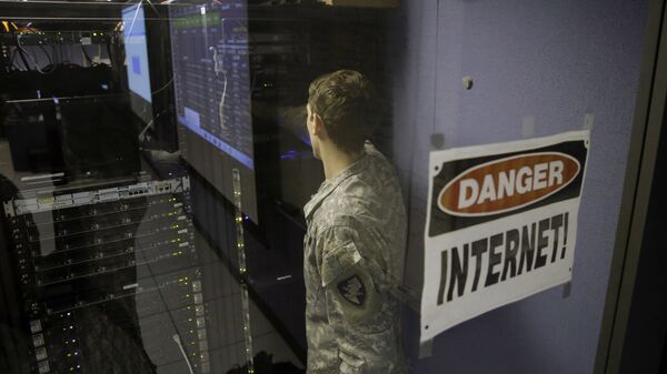A United States Military Academy cadet checks computers at the Cyber Research Center at the United States Military Academy in West Point, N.Y. - Sputnik International