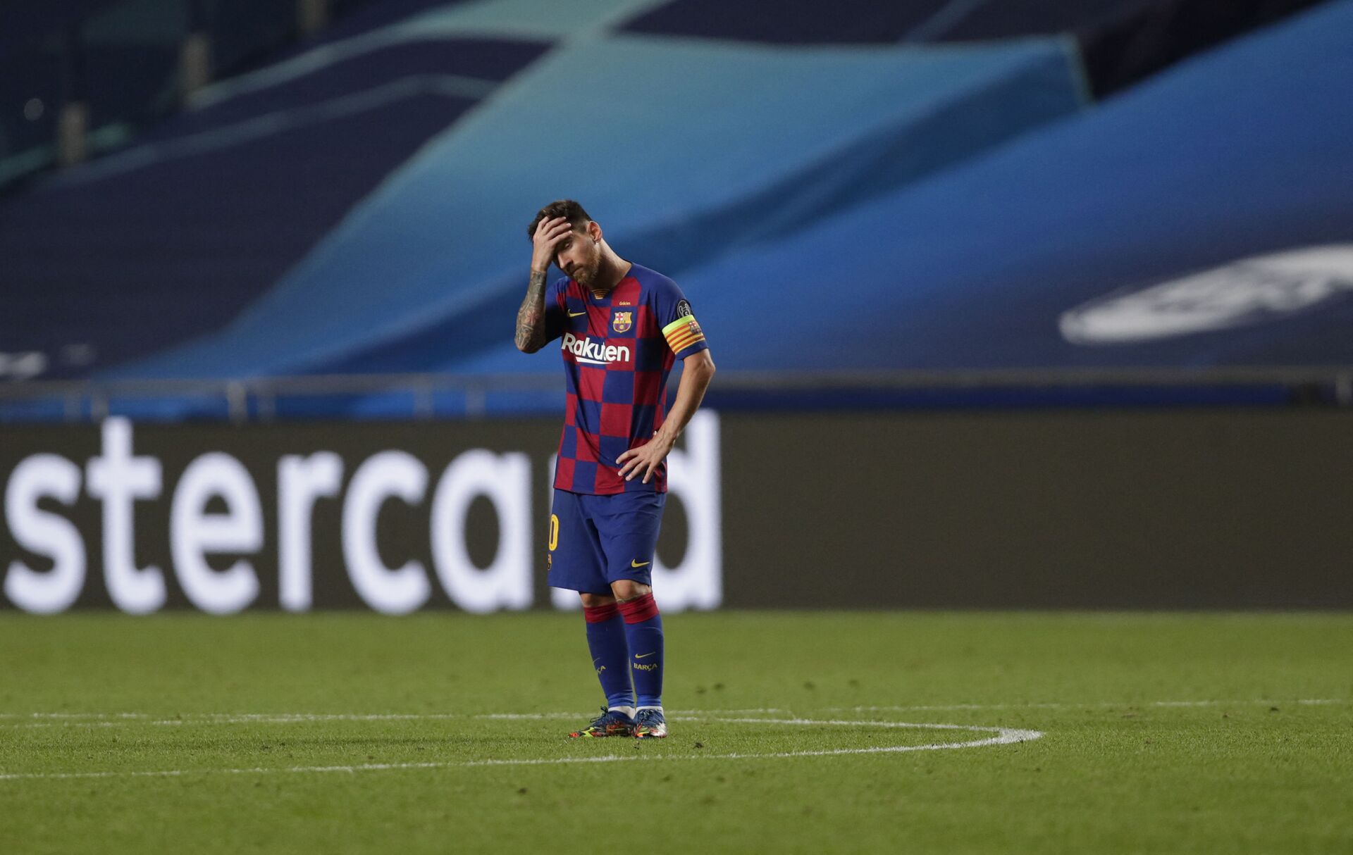 (FILES) In this file photo taken on August 14, 2020 Barcelona's Argentinian forward Lionel Messi reacts during the UEFA Champions League quarter-final football match between Barcelona and Bayern Munich at the Luz stadium in Lisbon.  - Sputnik International, 1920, 07.09.2021