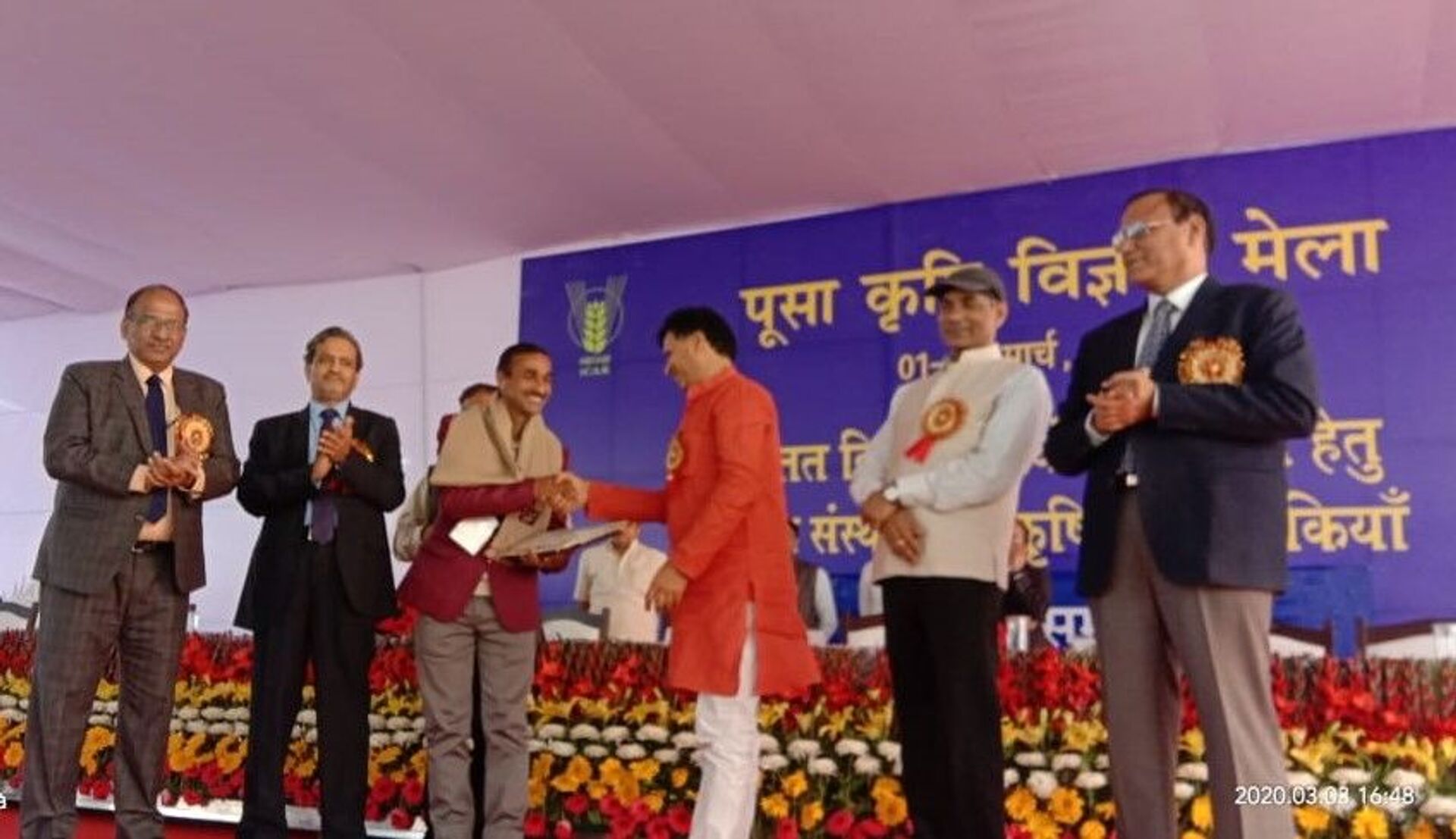  Lavender Farmer Bharat Bhushan won the prestigious 'Innovative Farmer Award' from India's Agricultural Research Institute for devoting 62 acres of land to the cultivation of lavender in March last year.  - Sputnik International, 1920, 07.09.2021