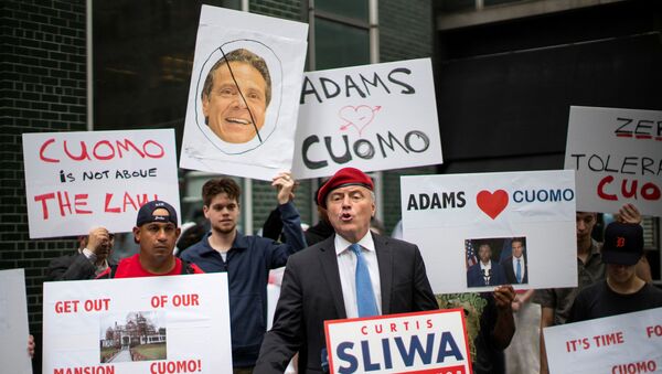 Republican Mayoral Candidate Curtis Sliwa speaks to media as protesters rally for impeachment of New York Governor Andrew Cuomo outside his Manhattan offices in New York City, New York, U.S., August 4, 2021. - Sputnik International
