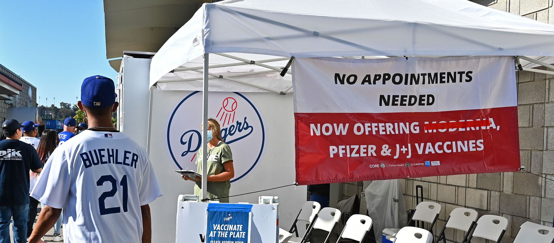 The Los Angeles Dodgers have an onsite COVID-19 clinic offering free tickets for each vaccine taken before the game against the San Francisco Giants at Dodger Stadium, Jul 19, 2021; Los Angeles, California, US - Sputnik International, 1920