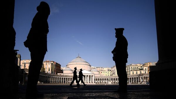 Italian Carabinieri military police stand guard at Palazzo Reale in Naples on July 22, 2021, for the climate and energy G20 meeting. - Sputnik International