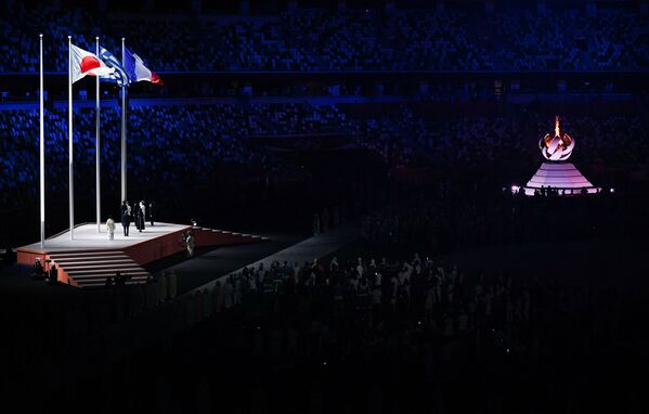 Flags of Japan, Greece, and France at the Tokyo 2020 Olympics Closing Ceremony. - Sputnik International