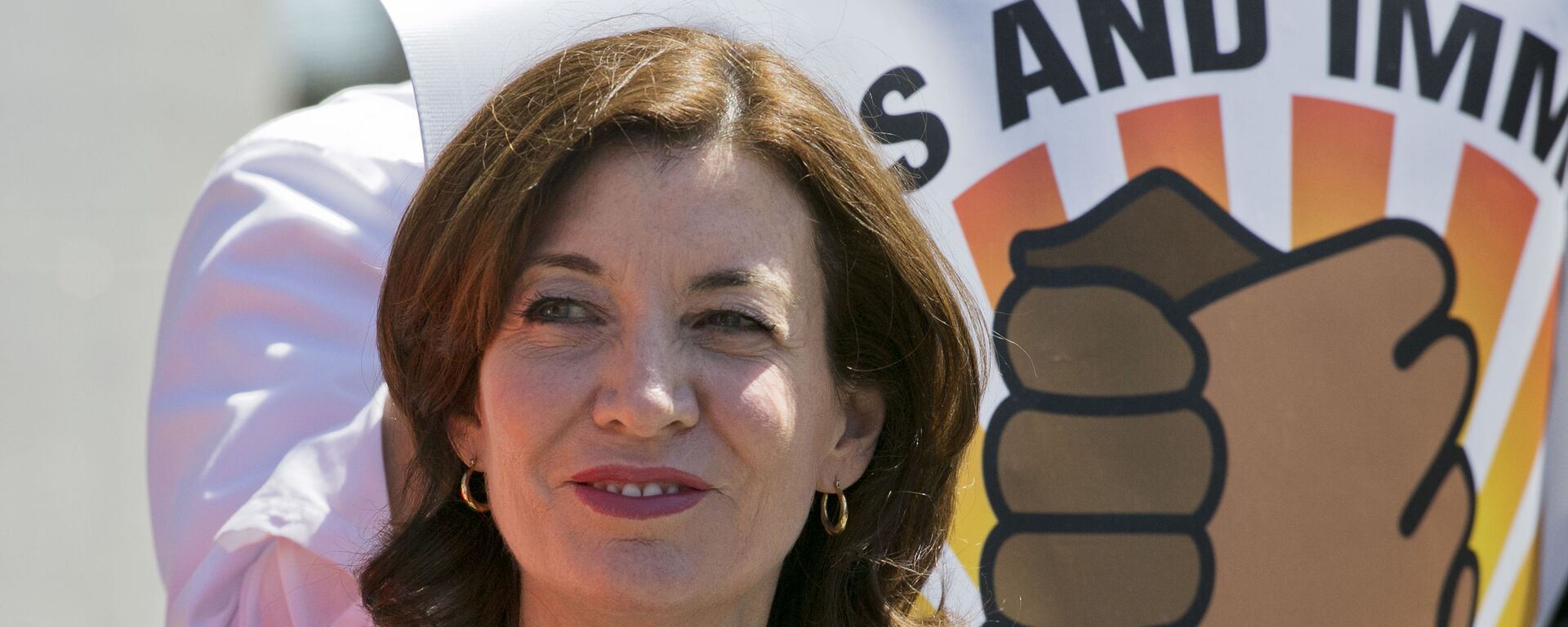 New York's Lt. Gov. Kathy Hochul attends a May Day pro-labor and immigration rights rally, May 1, 2018, in New York - Sputnik International, 1920, 18.02.2024