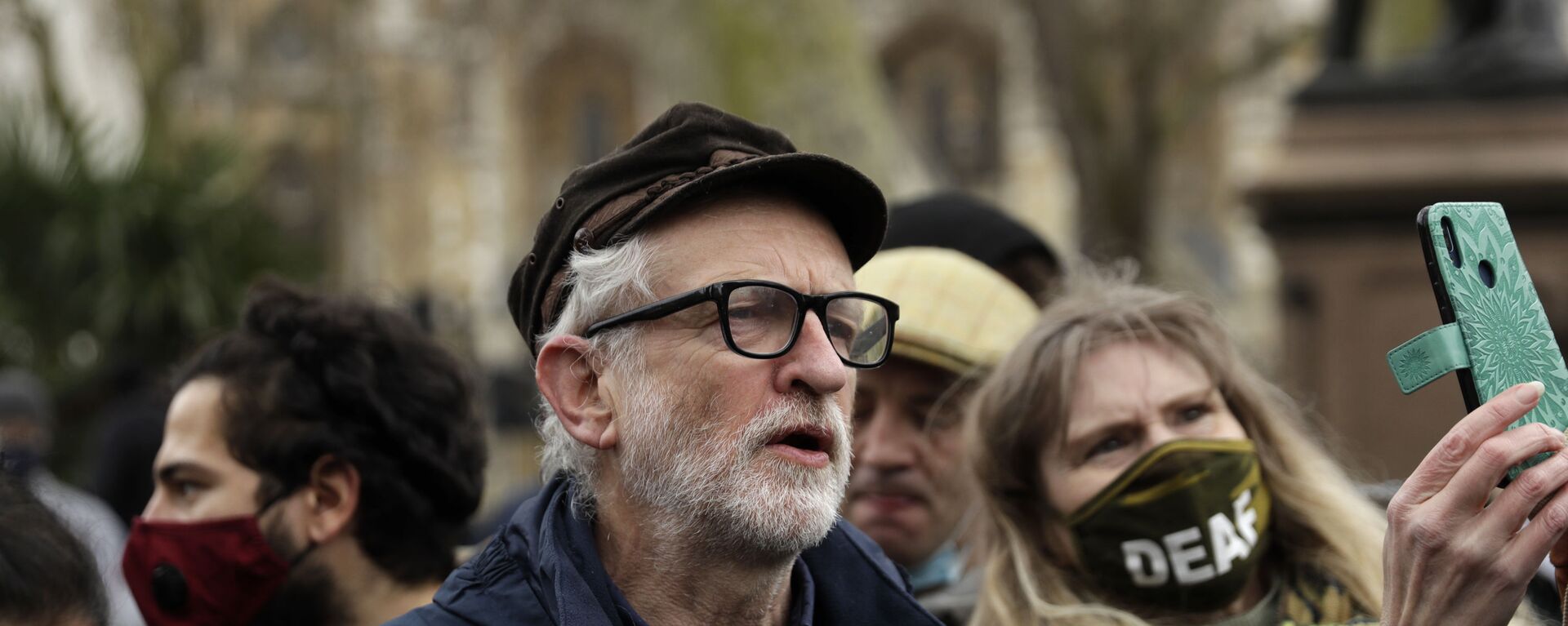 Former Labour party leader Jeremy Corbyn joins demonstrators at Parliament Square during a 'Kill the Bill' protest in London, Saturday, April 3, 2021 - Sputnik International, 1920, 27.11.2021
