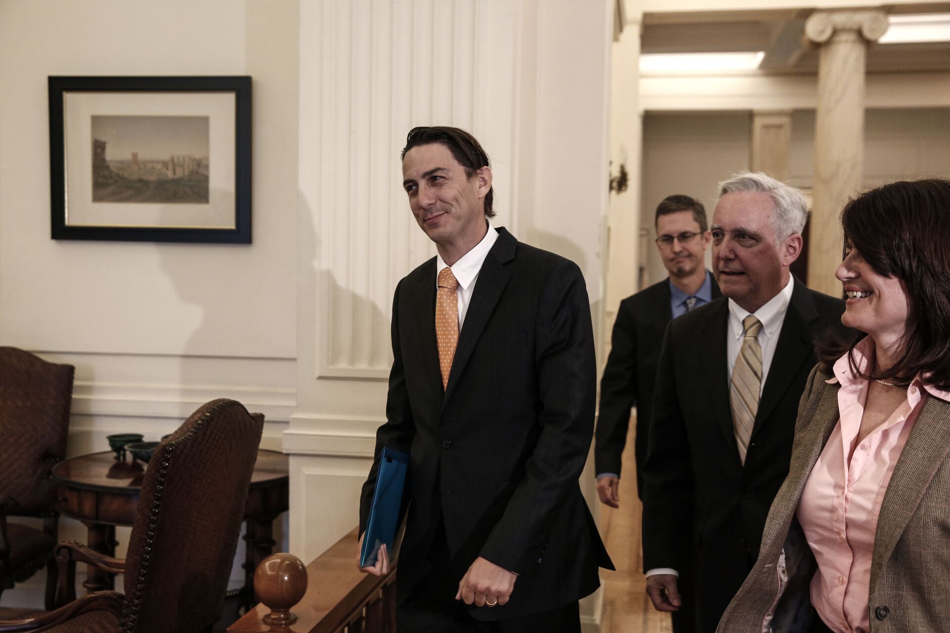 Amos Hochstein, centre, U.S. State Department Special Envoy for International Energy Affairs, is escorted by U.S. Ambassador to Athens David D. Pearce, second right, as they arrive for a meeting with Greek Foreign Minster Nikos Kotzias in Athens, Greece, on Friday, May 8, 2015 - Sputnik International, 1920, 07.09.2021