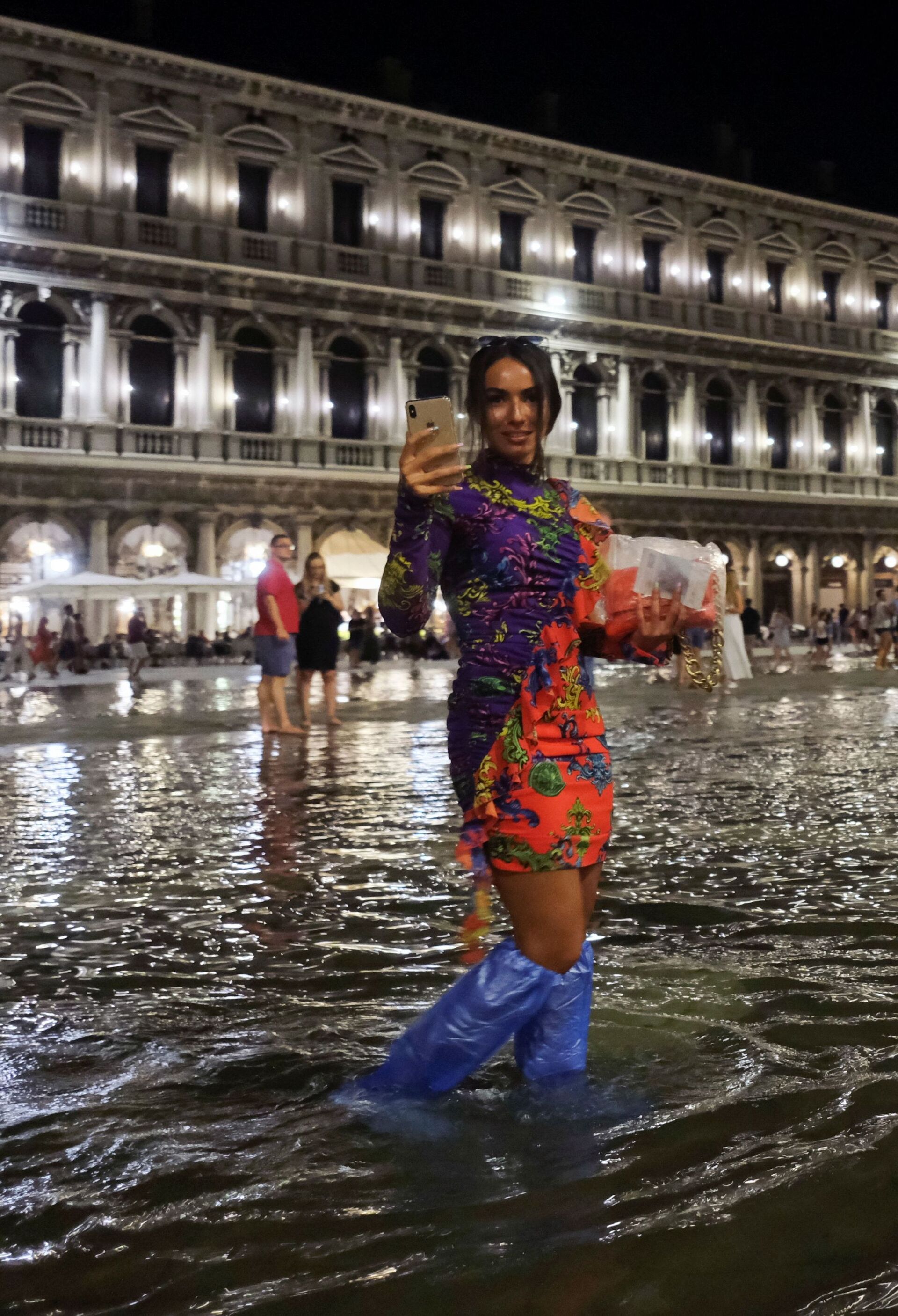 A woman walks in a flooded St. Mark's Square during an exceptional high water in Venice, Italy August 8, 2021. Picture taken August 8, 2021. - Sputnik International, 1920, 07.09.2021