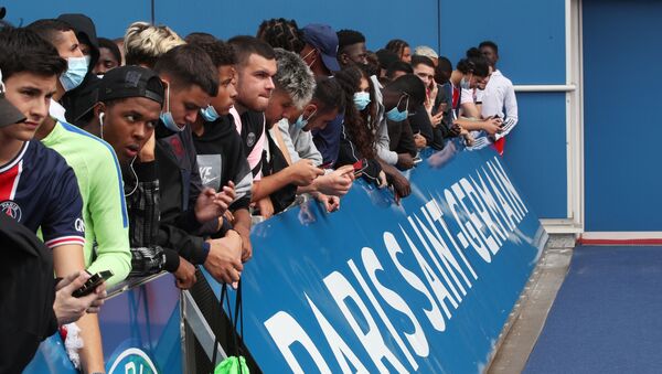 Soccer Football - Fans await the arrival of Lionel Messi in Paris before his expected signing for Paris St Germain - Parc des Princes, Paris, France - August 9, 2021 - Sputnik International
