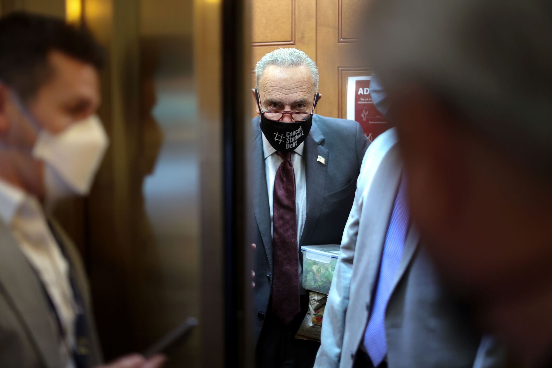 U.S. Senate Majority Leader Chuck Schumer (D-NY) departs the Senate at lunchtime, after morning remarks on the a $1 trillion bipartisan infrastructure bill at the U.S. Capitol in Washington, U.S. August 9, 2021. - Sputnik International, 1920, 07.09.2021