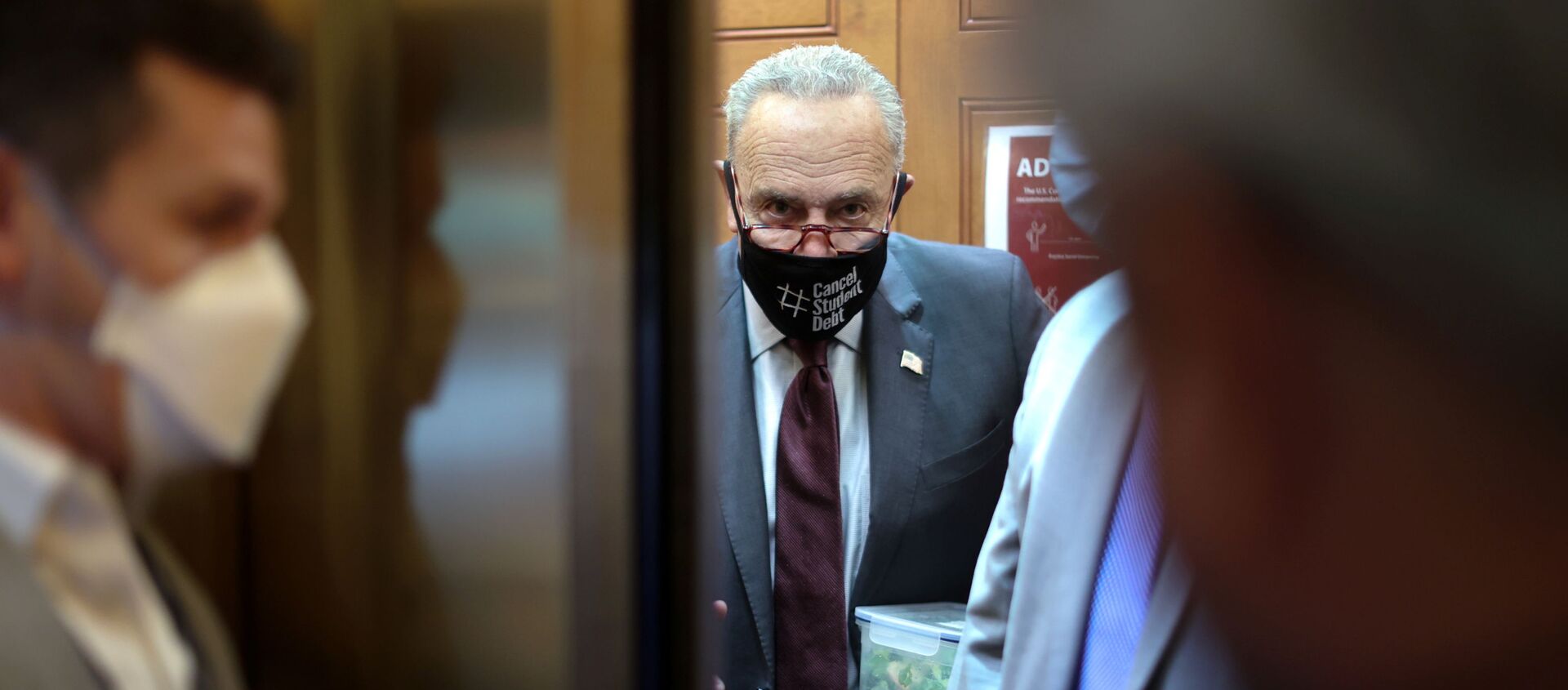 U.S. Senate Majority Leader Chuck Schumer (D-NY) departs the Senate at lunchtime, after morning remarks on the a $1 trillion bipartisan infrastructure bill at the U.S. Capitol in Washington, U.S. August 9, 2021. - Sputnik International, 1920, 10.08.2021