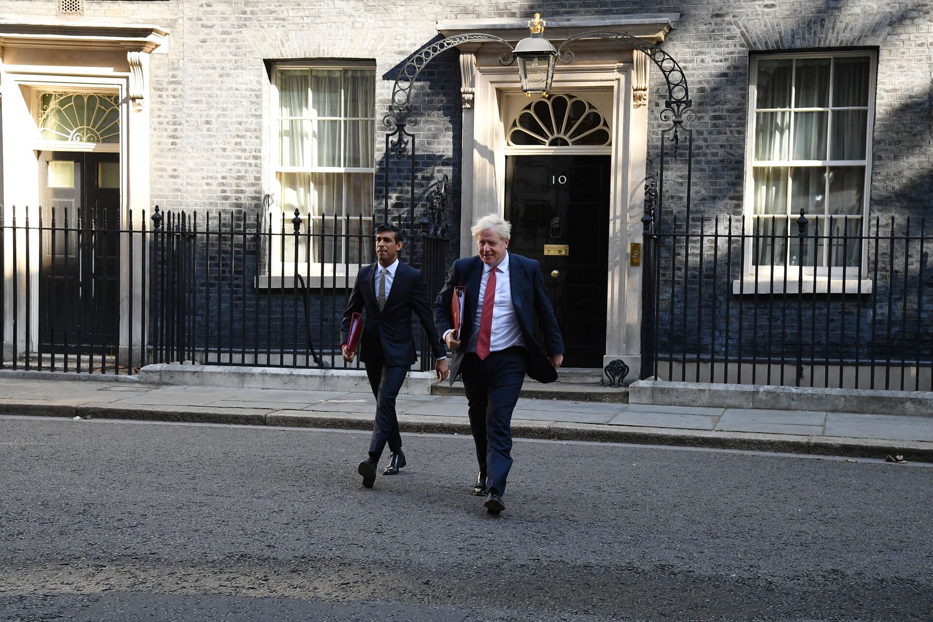 Britain's Prime Minister Boris Johnson (R) and Britain's Chancellor of the Exchequer Rishi Sunak (L) leave 10 Downing Street in central London on September 1, 2020 to walk through to the Foreign and Commonwealth Office to attend the first weekly meeting of the cabinet since the summer recess.  - Sputnik International, 1920, 07.09.2021
