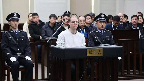 (FILES) This handout photograph taken and released by the Intermediate Peoples' Court of Dalian on 14 January 2019 shows Canadian Robert Lloyd Schellenberg (C) during his retrial on drug trafficking charges in the court in Dalian in China's northeast Liaoning province. - Sputnik International