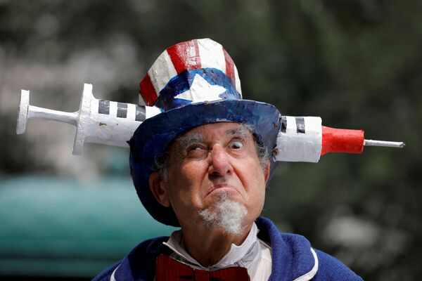 A protester dressed as Uncle Sam attends an anti-mandatory coronavirus disease (COVID-19) vaccine protest held outside New York City Hall in Manhattan, New York City, US, on 9 August 2021. - Sputnik International