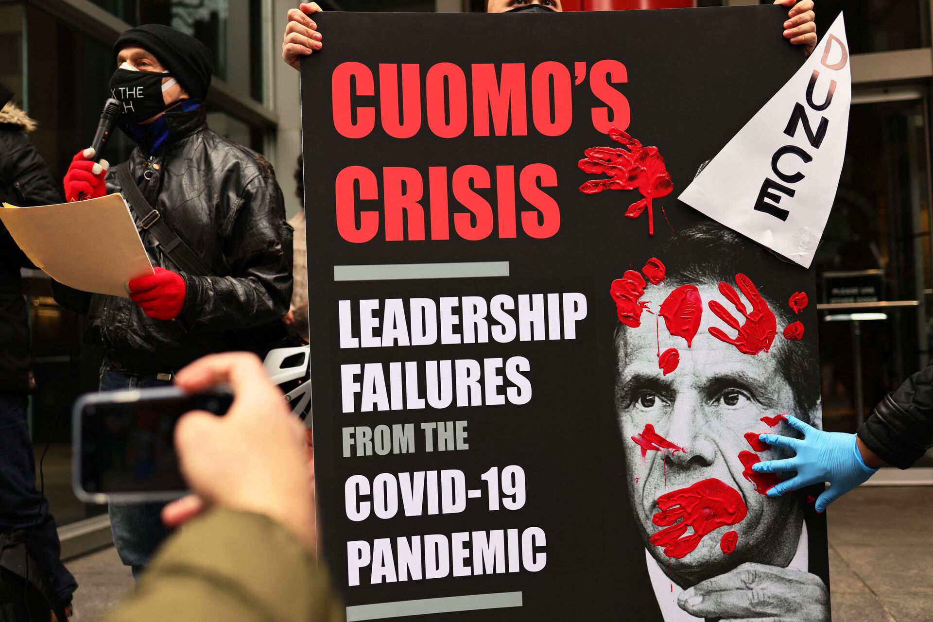 NEW YORK, NEW YORK - MARCH 01: A person places his red painted hands on a poster of Gov. Andrew Cuomo's book as people gather outside of his NYC office to protest against cuts to health care on March 01, 2021 in New York City - Sputnik International, 1920, 15.12.2021