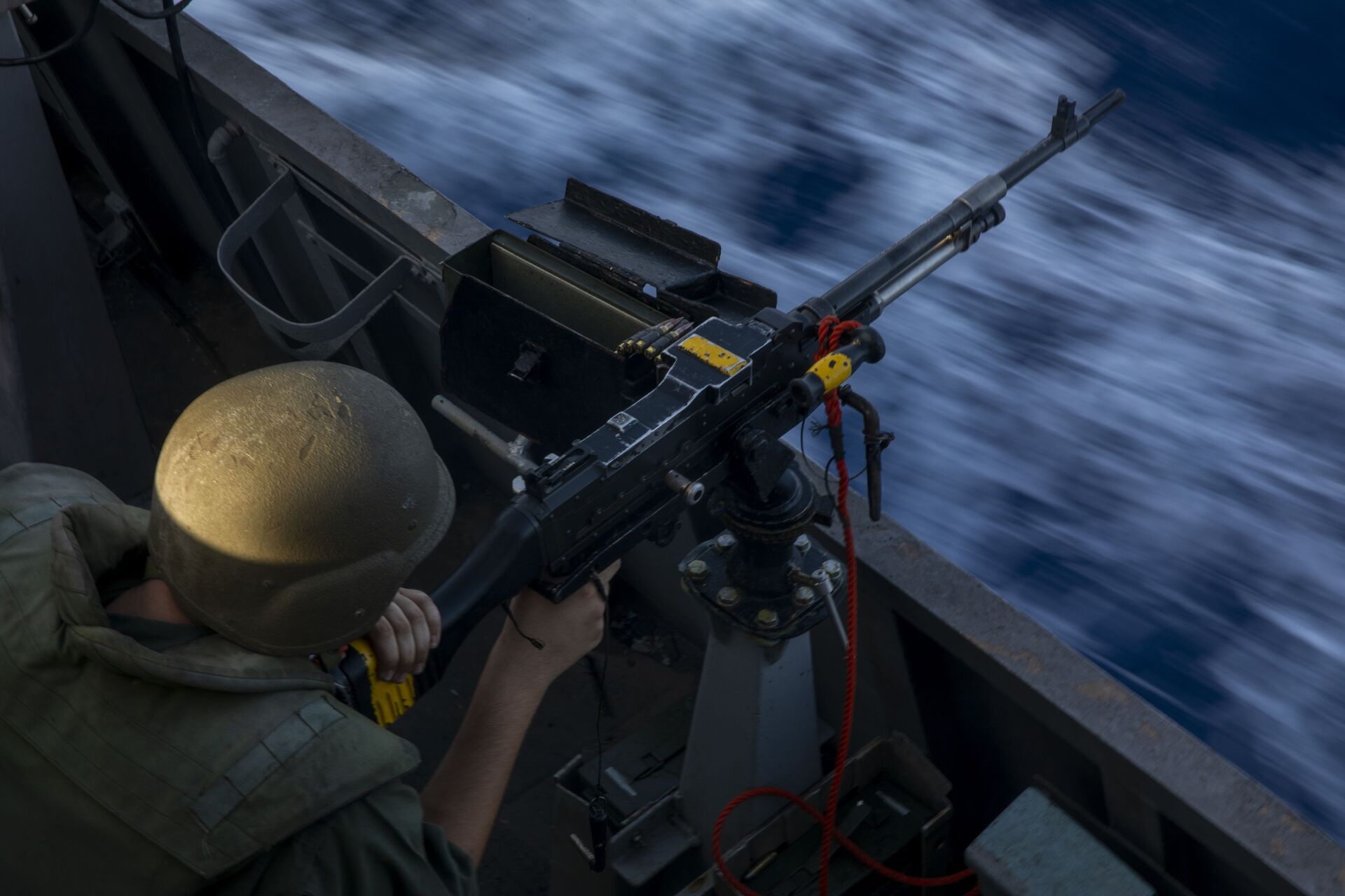 An Israeli soldier fires on board the Israeli Navy Ship Lahav during a rare tour of Israel's offshore Leviathan gas field in the Mediterranean Sea, Tuesday, Sept. 29, 2020 - Sputnik International, 1920, 19.11.2023