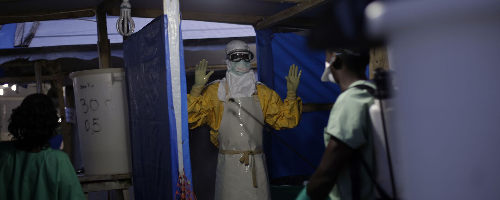 FILE- In this Nov. 20, 2014 file photo, an MSF Ebola heath worker is sprayed as he leaves the contaminated zone at the Ebola treatment centre in Gueckedou, Guinea - Sputnik International, 1920, 09.10.2021