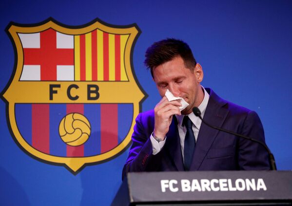Messi tears up during a press conference. - Sputnik International