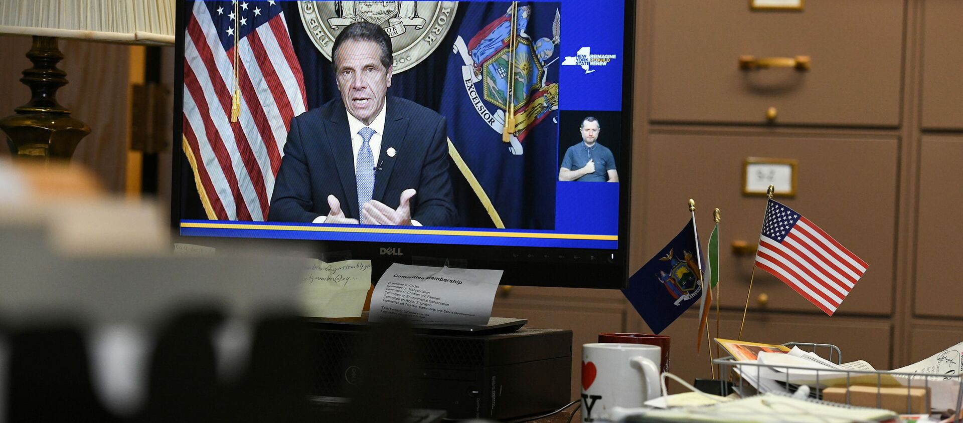 Governor Andrew Cuomo's resignation is seen on a computer screen in Assemblywoman Patricia Fahy's office at the Legislative Office Building in Albany, New York, U.S., August 10, 2021 - Sputnik International, 1920, 10.08.2021