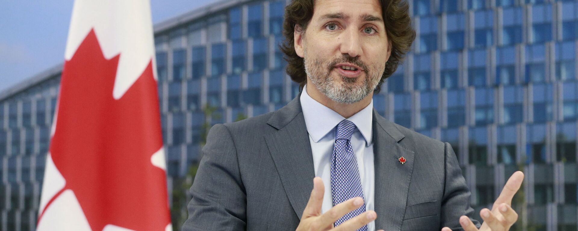 Canada's Prime Minister Justin Trudeau  speaks to the NATO Secretary General during a NATO summit at the North Atlantic Treaty Organization (NATO) headquarters in Brussels on June 14, 2021.  - Sputnik International, 1920
