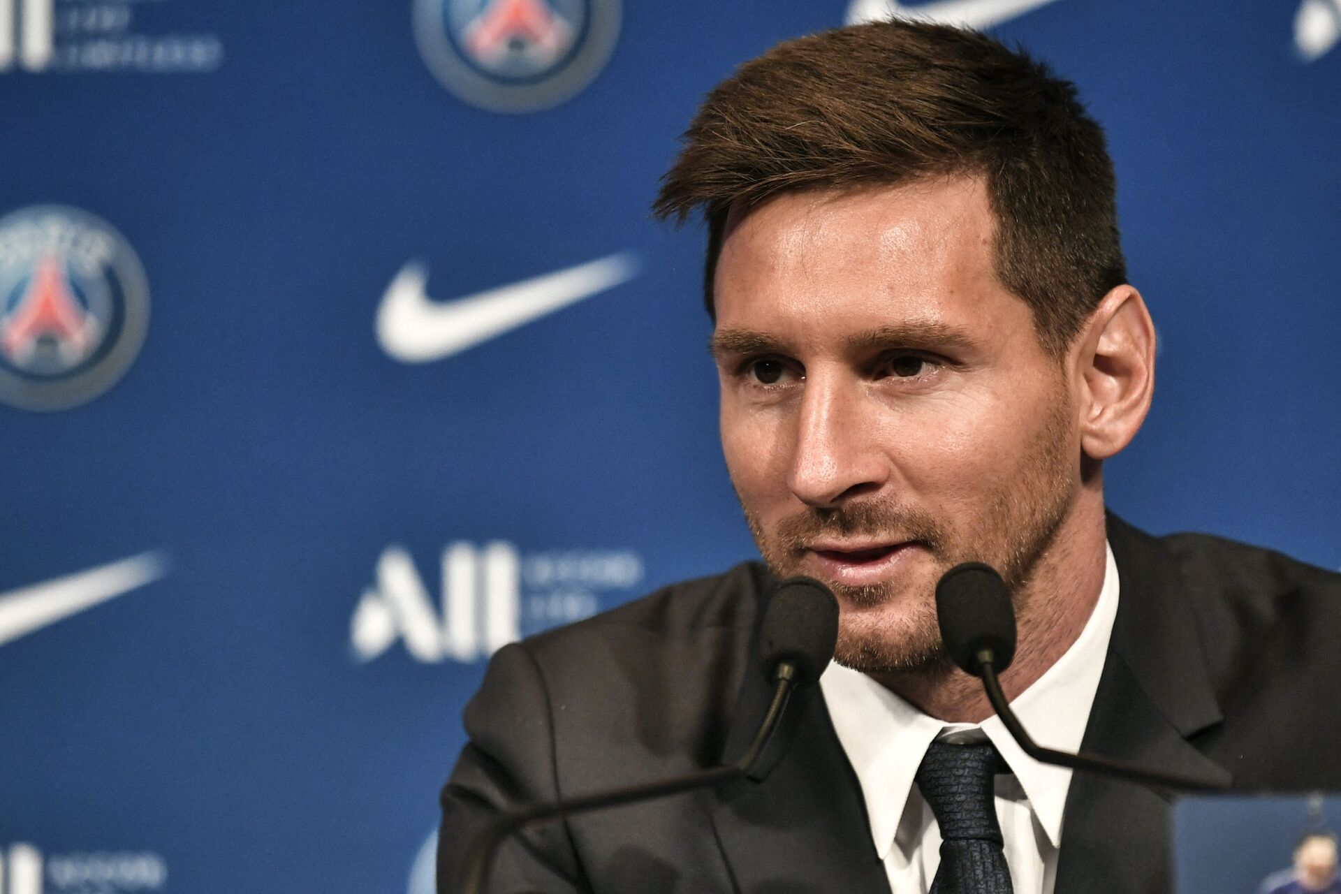 Argentinian football player Lionel Messi speaks at a press conference during his unveiling at the French football club Paris Saint-Germain's (PSG) Parc des Princes stadium in Paris on August 11, 2021. - Sputnik International, 1920, 07.09.2021