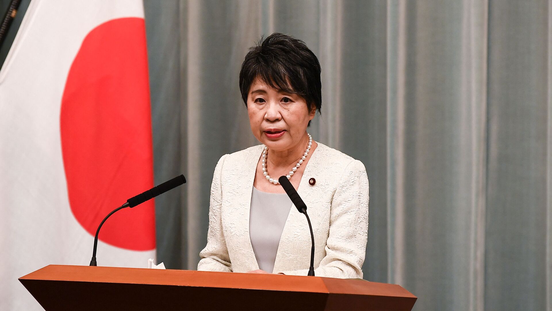 Newly appointed Japan's justice minister Yoko Kamikawa delivers a speech during a press conference at the Prime Minister's office in Tokyo on September 16, 2020. - Sputnik International, 1920, 13.09.2023