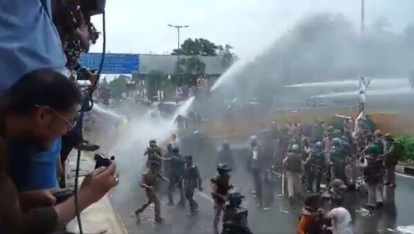 Madhya Pradesh: Bhopal police on Wednesday used water cannons and restored lathi-charge to disperse the protesting youth Congress members, who were marching towards the Chief Minister's house in protest against inflation, unemployment and rising prices of all commodities - Sputnik International