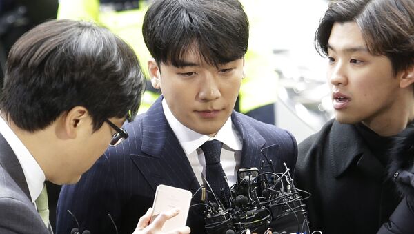 Seungri, center, member of a popular K-pop boy band Big Bang, arrives at the Seoul Metropolitan Police Agency in Seoul, South Korea, Thursday, March 14, 2019 - Sputnik International